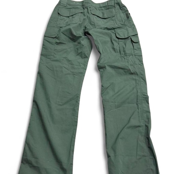 Women's Stylish Olive Cargo Pants - Picture 2 of 4